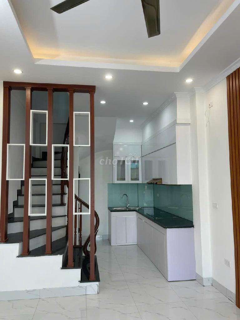 Nhà 5 tầng mới xây, ôtô đỗ cửa, ngõ thông