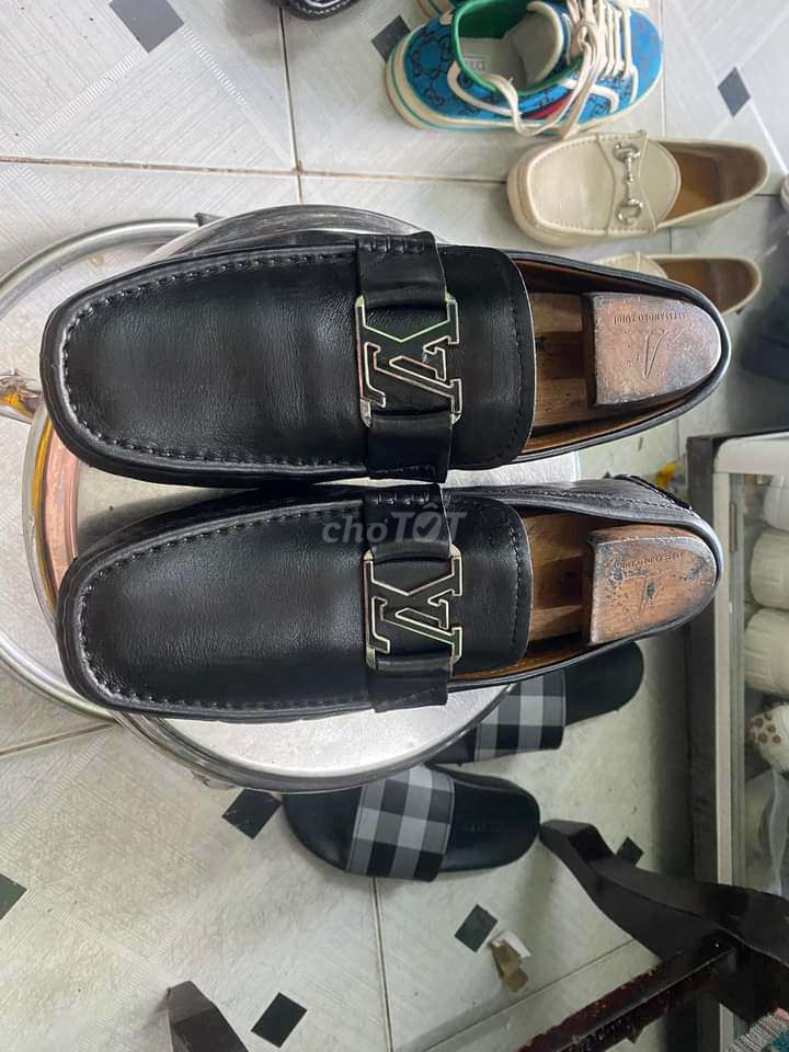 Hiệu LV,  size 44