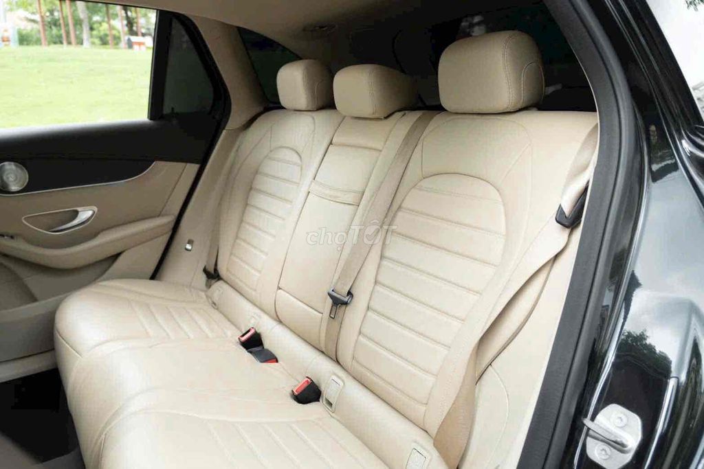 GLC300 4Matic Sx 2017 . Đen - Kem . Giá : 8xxtr. Mua bán Ô tô tại Quận 7 Tp Hồ Chí Minh được đăng bởi Thái LA Auto hình 10