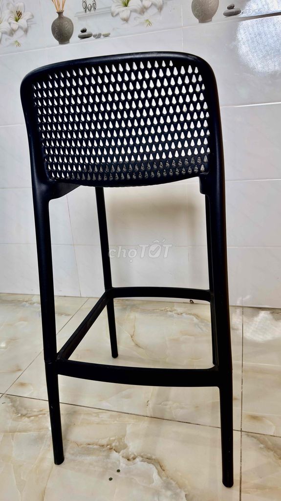 Ghế bar nhựa đen mình có 4 cái. còn mới đẹp. Mua bán Bàn ghế tại Thành phố Vũng Tàu Bà Rịa - Vũng Tàu được đăng bởi Minh Lương  hình 1