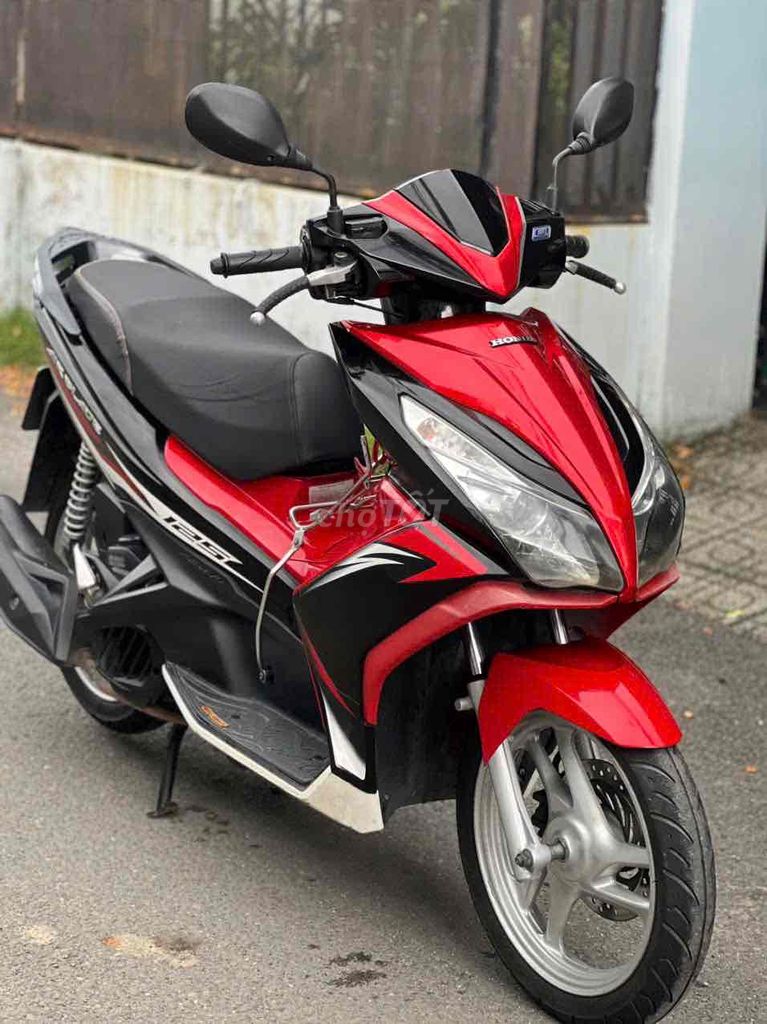Honda Airblade Fi красно-чёрный скутер