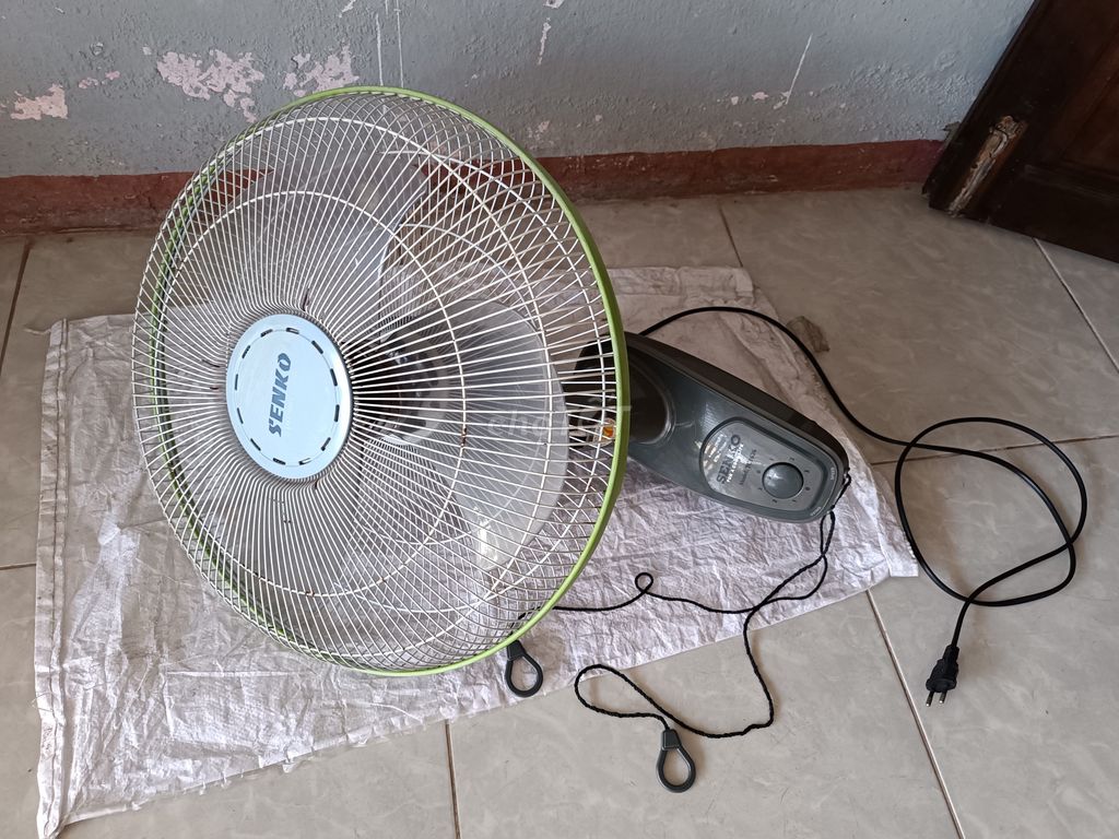 Quạt treo tường Senko như hình,hoạt động tốt, 220k. Mua bán Quạt tại Thị xã Điện Bàn Quảng Nam được đăng bởi Ket ban face zalo qua sdt hình 1
