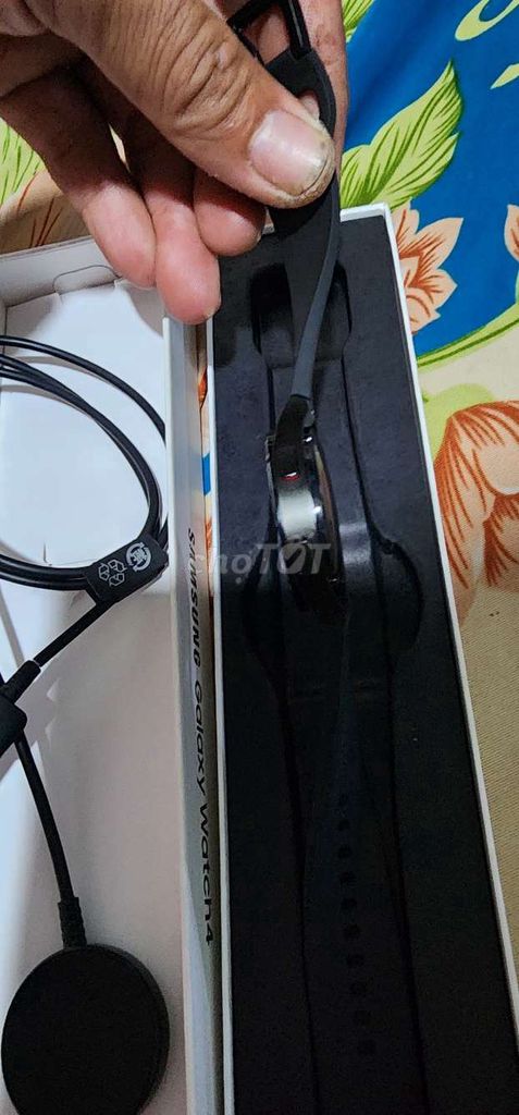 Samsung Galaxy Watch 4 Đen Mới 100%. Mua bán Thiết bị đeo thông minh tại Quận 10 Tp Hồ Chí Minh được đăng bởi Dat  hình 1