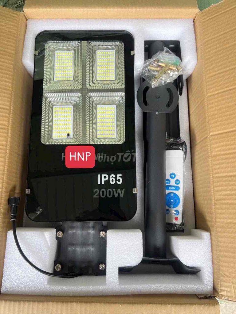 Đèn năng lượng mặt trời 200W IP65. Mua bán Đèn tại Quận Ngũ Hành Sơn Đà Nẵng được đăng bởi Nhung Em hình 1