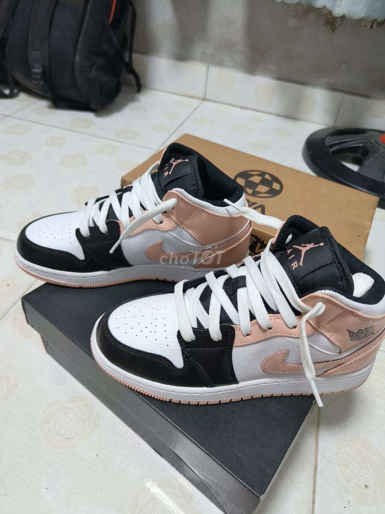 air jordan 1 mid crimson tint toe