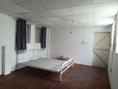 Phòng trọ 40 m² · Hẻm 132 Huỳnh Mẫn Đạt