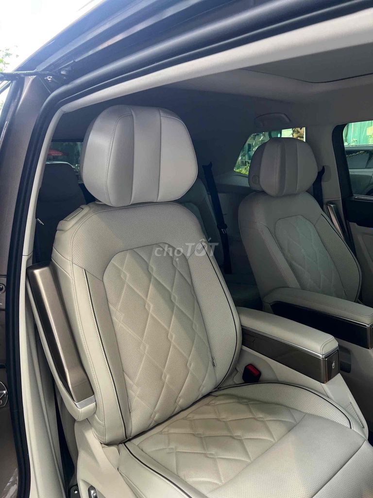 Volkswagen Viloran Nâu 7 chỗ. Mua bán Ô tô tại Quận 5 Tp Hồ Chí Minh được đăng bởi Hưng Trang Volkswagen hình 7