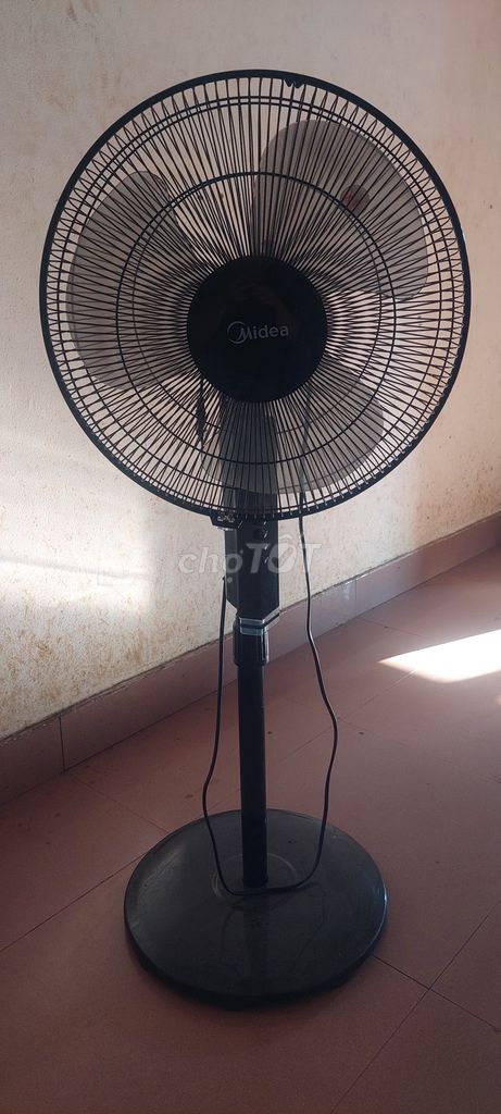 Quạt đứng Midea Đen Rất mới. Mua bán Quạt tại Quận Phú Nhuận Tp Hồ Chí Minh được đăng bởi Huu Truong hình 1
