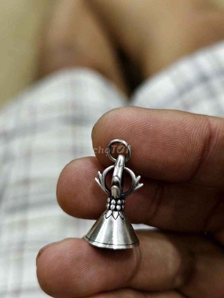 Mặt dây chuyền Bạc chuông mini thủ công ngoại xưa. Mua bán Phụ kiện thời trang khác tại Quận 10 Tp Hồ Chí Minh được đăng bởi lê mạnh tuân hình 1