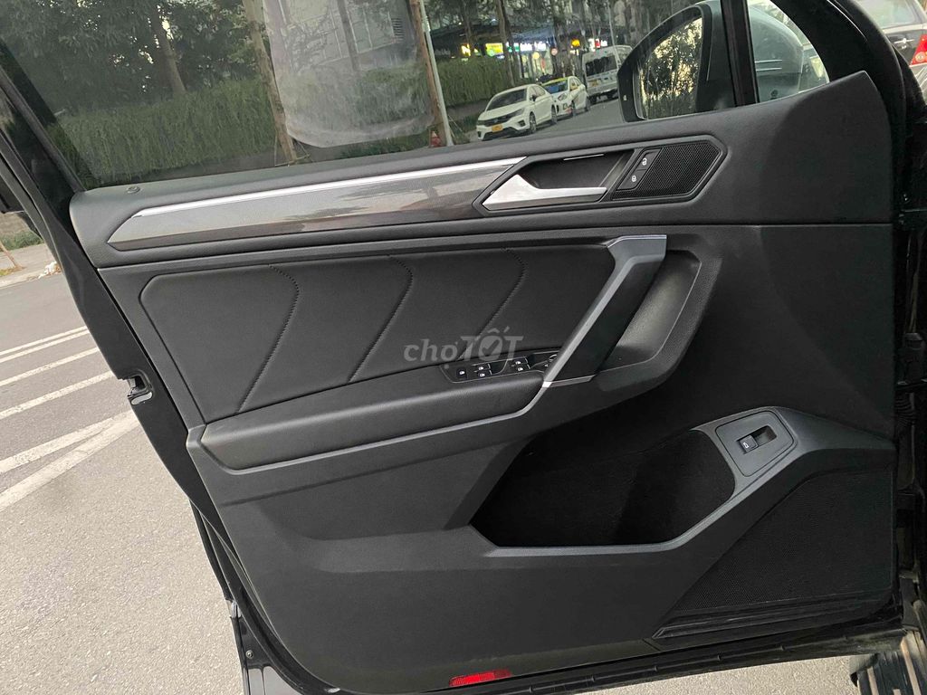 Volkswagen Tiguan 2018. Mua bán Ô tô tại Quận Nam Từ Liêm Hà Nội được đăng bởi KM Auto hình 6