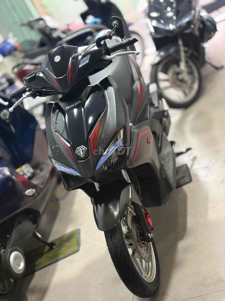 Honda Air Blade 125 с городскими номерами от собственника