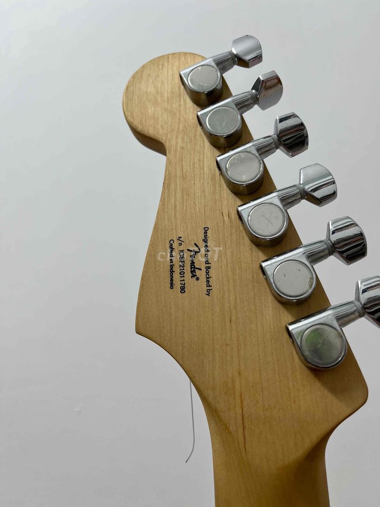 Guitar điện Fender Squier Bullet HSS strat