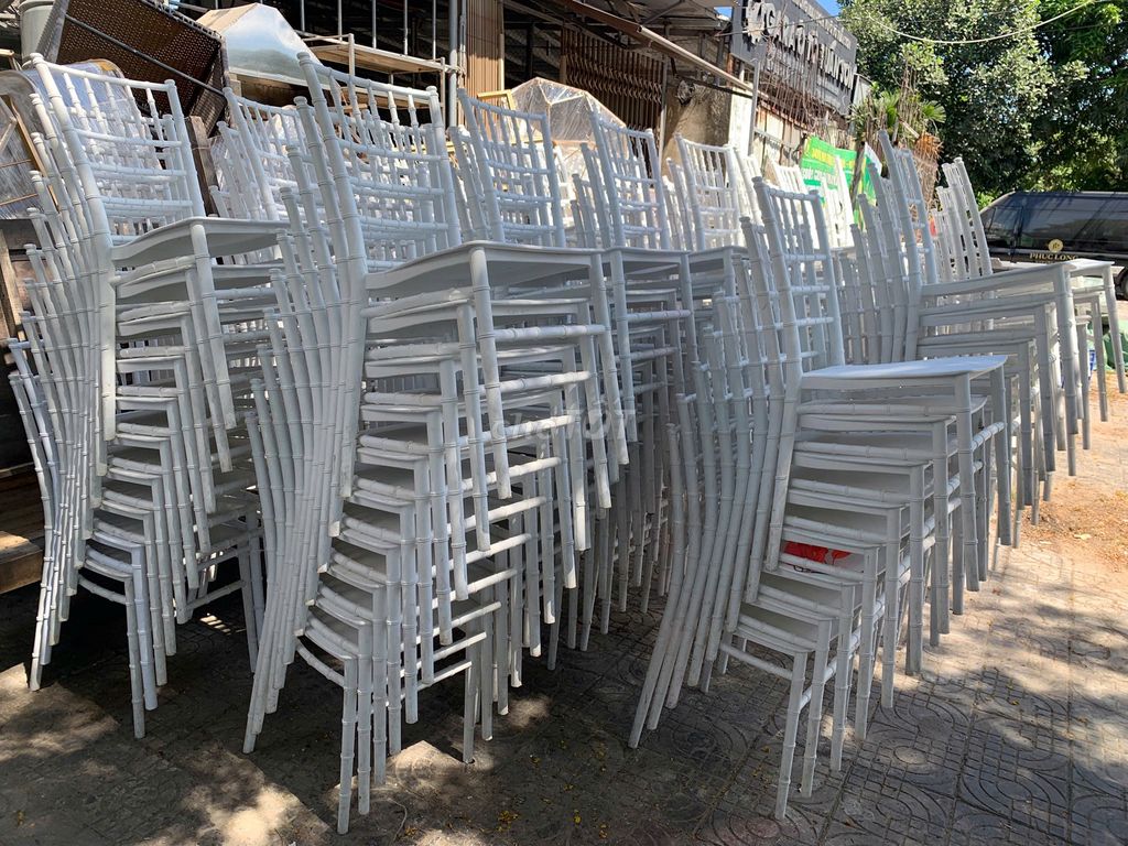 Ghế nhựa đúc Trắng đã qua sử dụng. Dịch vụ nhà cửa khác tại Quận Sơn Trà Đà Nẵng được đăng bởi THẾ GIỚI ĐỒ CŨ ĐÀ NẴNG hình 1