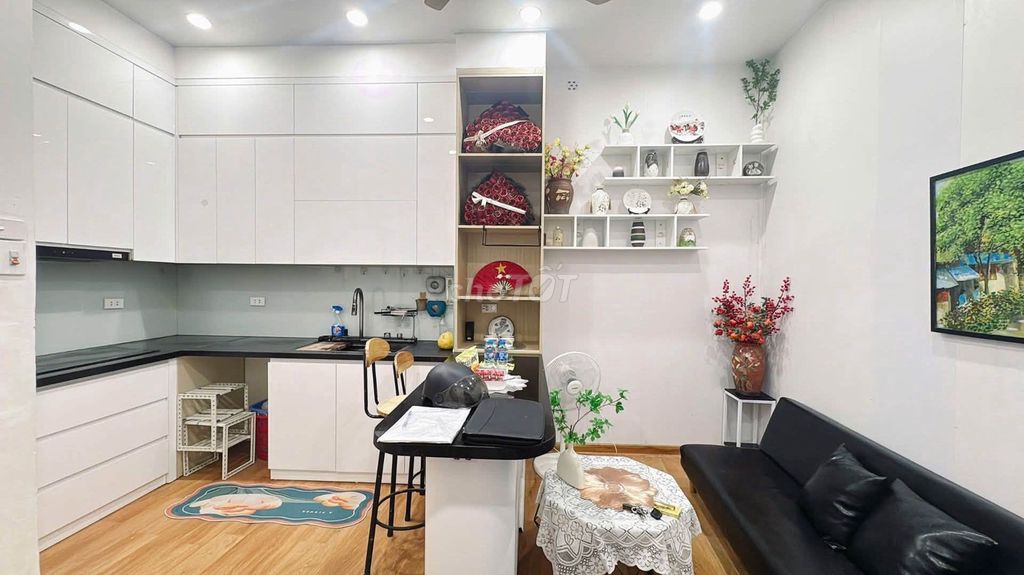 Продается таунхаус в Тон Дык Тханге, 28 м², 3 этажа, 4,1 миллиарда долларов