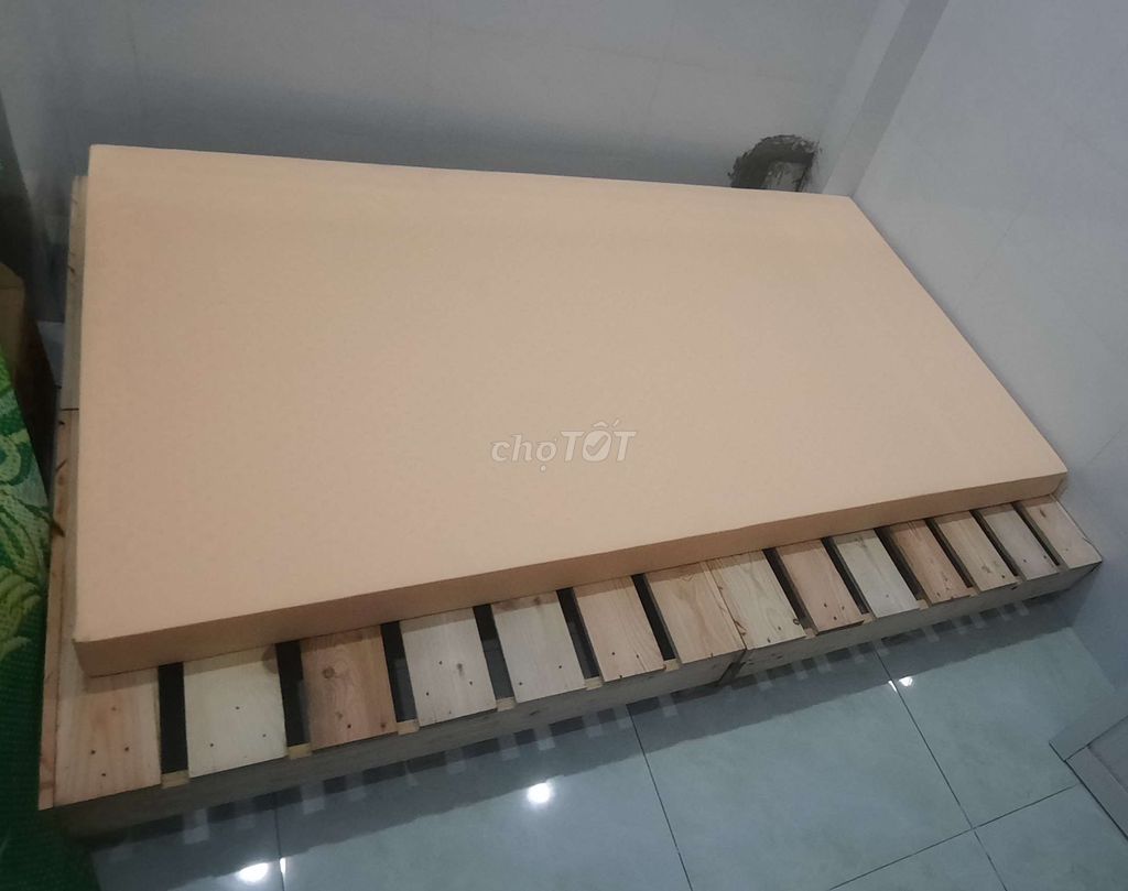 Giường pallet gỗ thông