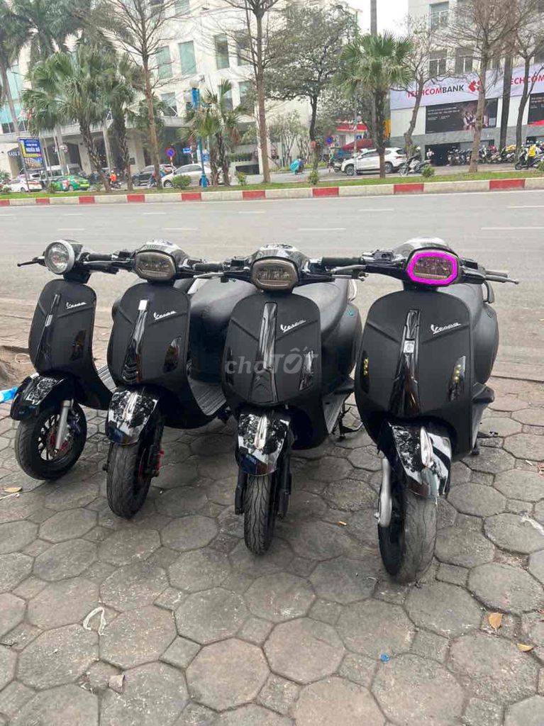 Xe điện Vespa đen nhám đèn vuông đầy đủ giấy tờ. Mua bán Xe điện tại Quận Cầu Giấy Hà Nội được đăng bởi Xe Điện Uy Tín  hình 3