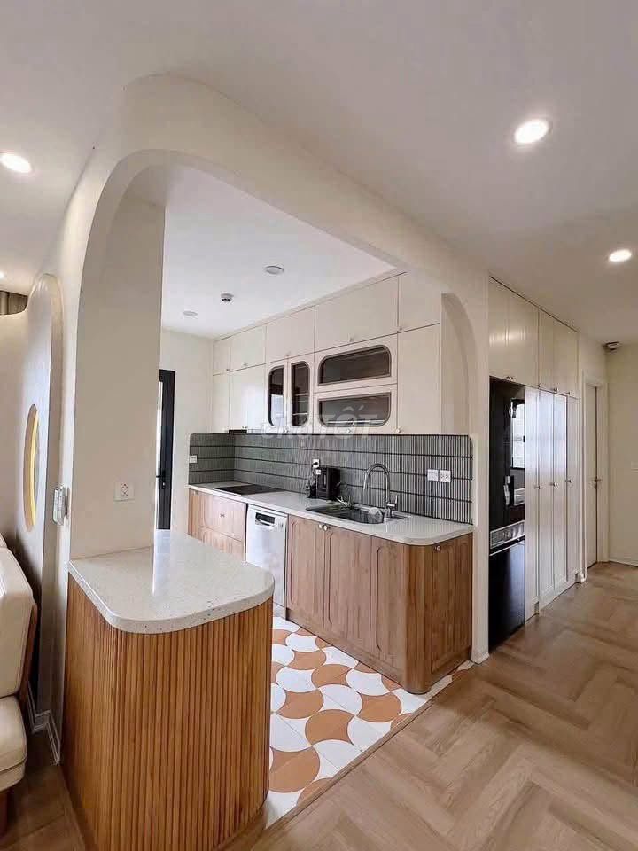 Продается 3-комнатная угловая квартира с видом на озеро Feliz Homes