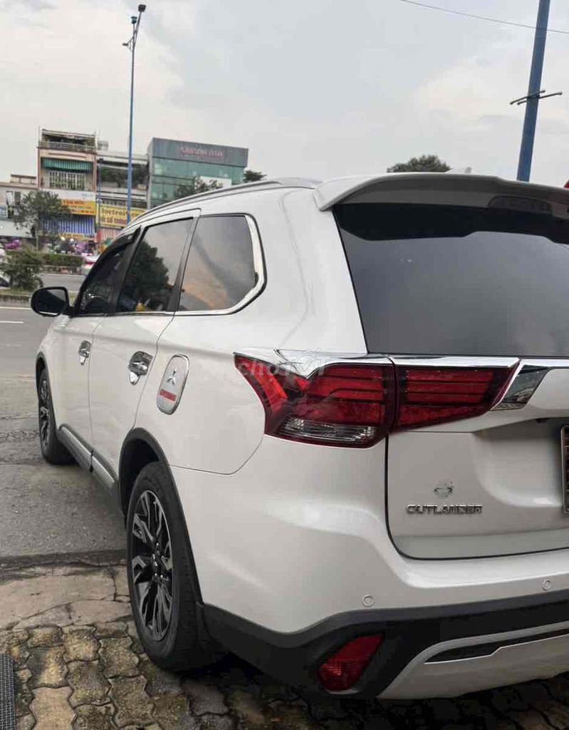 Bán Outlander 2.0L CVT 2020 Xe Đẹp - Giá Siêu Tốt. Mua bán Ô tô tại Quận Tân Phú Tp Hồ Chí Minh được đăng bởi Sinh Xe Cũ Mitsubishi Trường Chinh hình 4