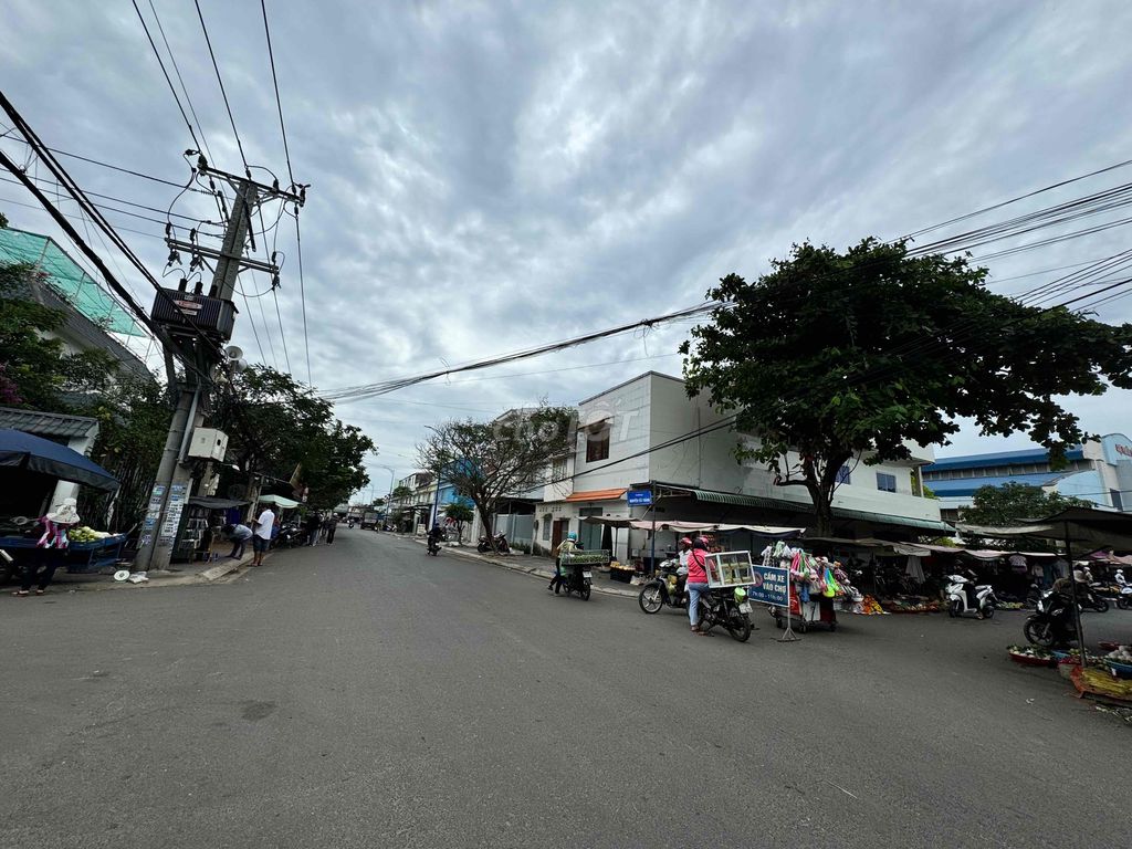 CẦN BÁN : 2 KIOT 4 PHÒNG TRỌ ĐANG CHO THUÊ ĐƯỜNG NGUYỄN TẤT THÀNH