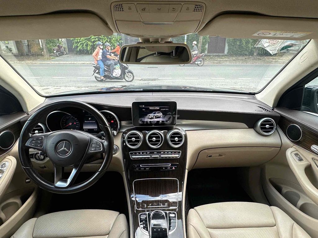 Mercedes Benz GLC200 sx 2018 màu đen. Mua bán Ô tô tại Quận Cầu Giấy Hà Nội được đăng bởi Cao Quý hình 18