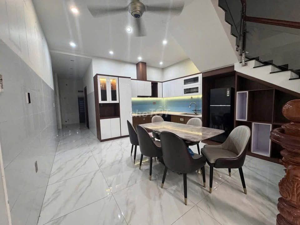 Cho cho thuê nhà 4 tầng mặt tiền lê sỹ- gần cầu hoà xuân