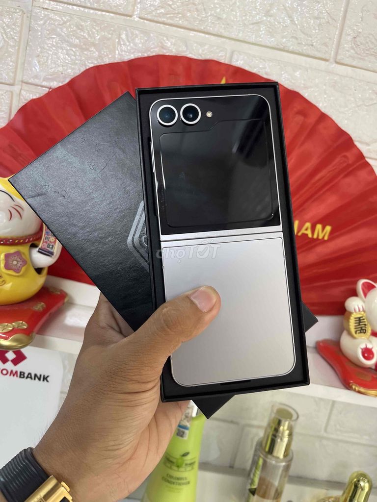 Samsung Galaxy Z Flip 6 Bạc Đã sử dụng. Mua bán Điện thoại tại Quận Cầu Giấy Hà Nội được đăng bởi Hữu đạt hình 1