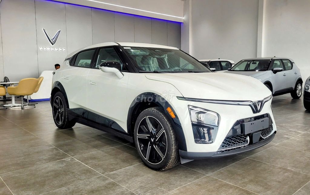 VinFast VF7 Plus giao ngay, ưu đãi lên đến 100tr. Mua bán Ô tô tại Thành phố Thủ Dầu Một Bình Dương được đăng bởi HOÀI NAM VINFAST hình 1