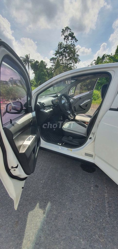 Chevrolet Spark 2017 màu trắng, máy 1.2, 5 chỗ.. Mua bán Ô tô tại Quận Ninh Kiều Cần Thơ được đăng bởi Nguyễn Tài hình 8