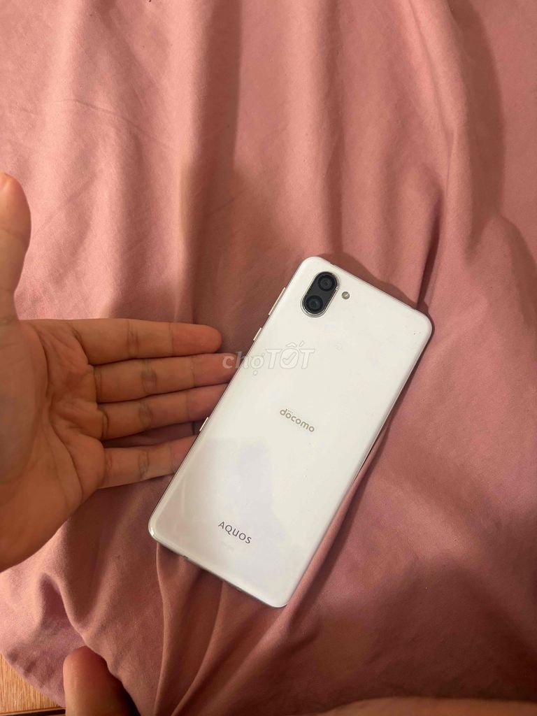 Sharp Aquos Trắng. Mua bán Điện thoại tại Quận Cầu Giấy Hà Nội được đăng bởi Vi Đẹp Trai hình 1