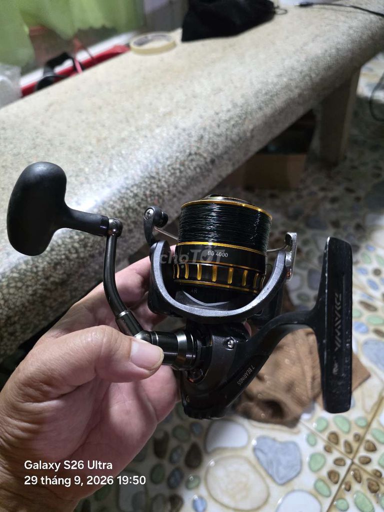 Máy câu Daiwa BG 4000 Đen, vàng Nhôm
