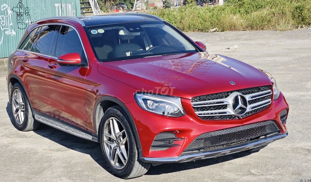 Mercedes GLC300 2018 model 2019 màu đỏ. Mua bán Ô tô tại Quận Thanh Xuân Hà Nội được đăng bởi Nguyễn Tuấn Hoàng hình 3