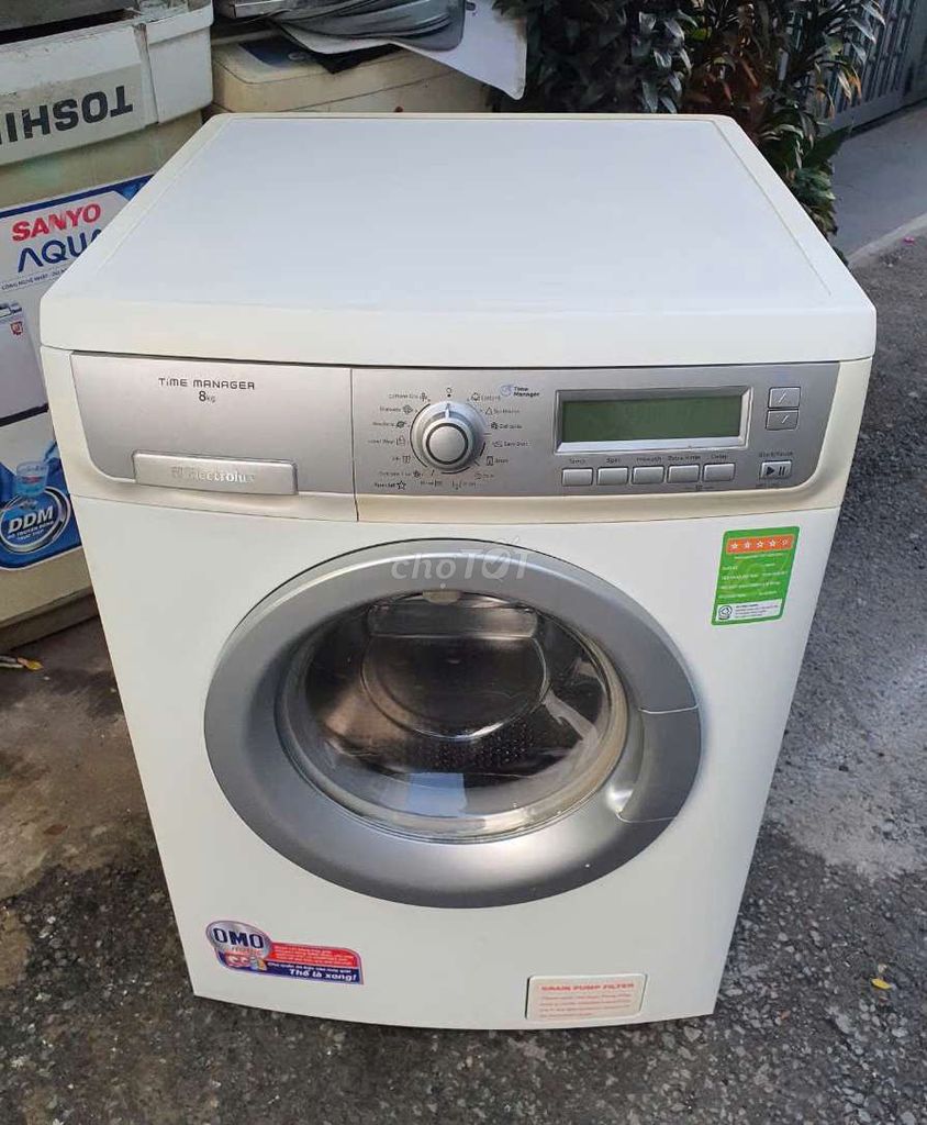 thanh lí 1 cái máy giặt 8kg electrolux