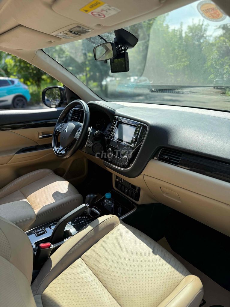 Mitsubishi Outlander 2018 2.0 CVT Premium. Mua bán Ô tô tại Thành phố Thủ Đức Tp Hồ Chí Minh được đăng bởi Lê Nhường hình 18