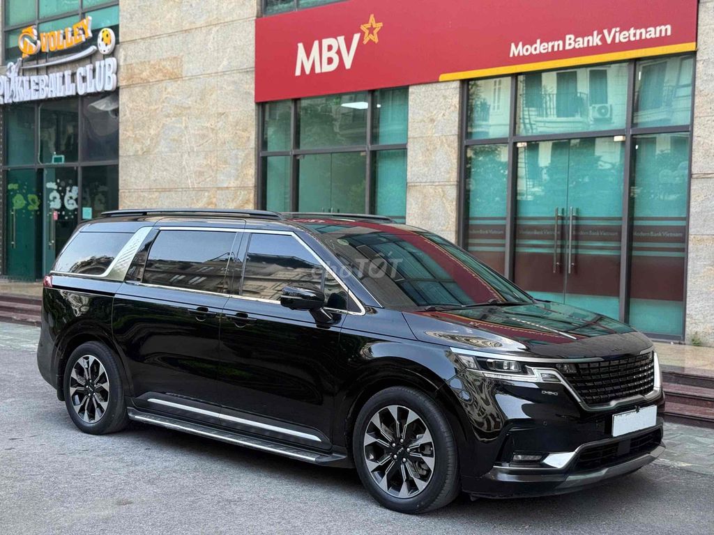 Kia Carnival 7-местный старый черный