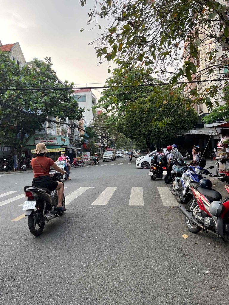 cho thuê nhà nguyên căn mặt tiền kinh doanh sầm uất ngay trường học