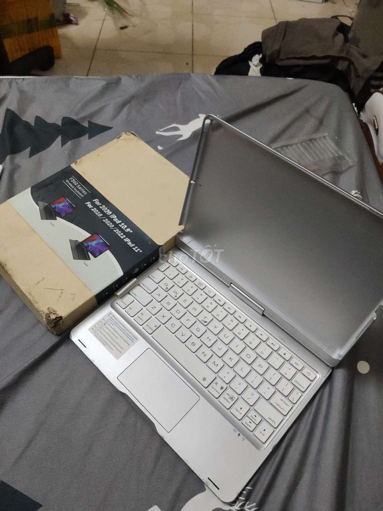 Bàn phím iPad Logitech F360 Series Bạc. Mua bán Phụ kiện (Màn hình, Chuột...) tại Quận Hoàng Mai Hà Nội được đăng bởi Nguyễn Xuân Đại hình 1