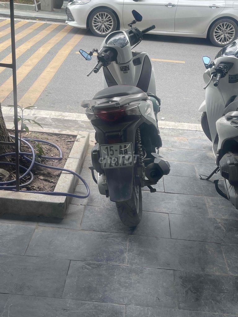 Xe SH to nặng chật. muốn đổi sang xe điện. Mua bán Xe máy tại Huyện Thanh Trì Hà Nội được đăng bởi trang hình 4