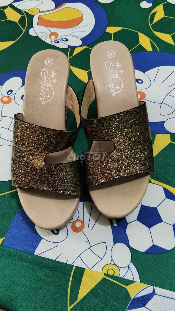 Dép đế cao Bitis Nữ size 36. Mua bán Giày dép tại Huyện Phong Điền Cần Thơ được đăng bởi Võ Tuấn Đạt hình 1