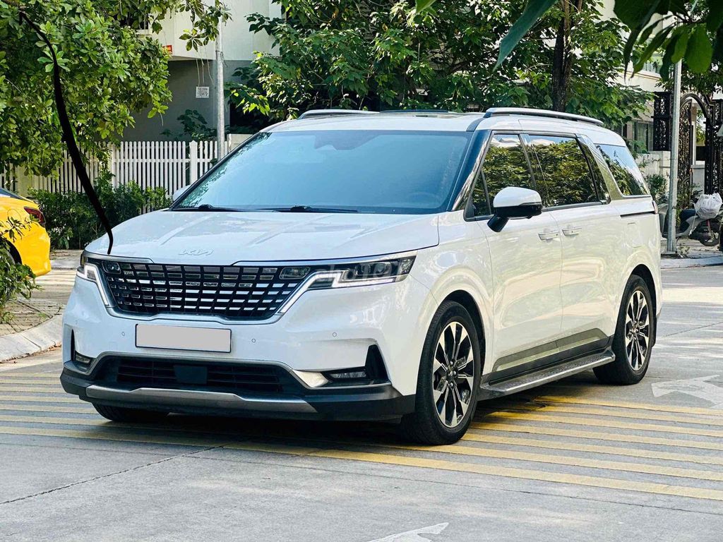 Kia Carnival Signature 2.2D 2023 года выпуска