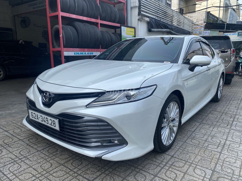 Toyota Camry 2020 2.5Q trắng ngọc trai, full ls