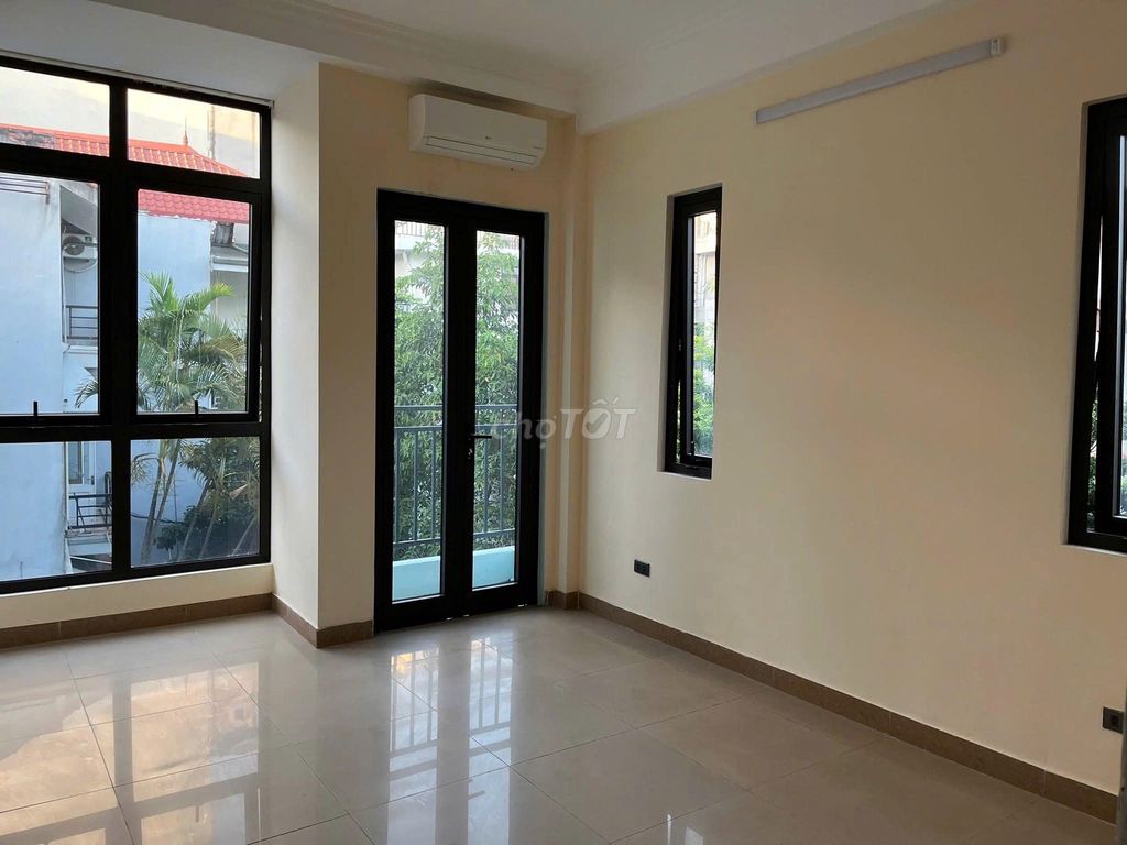 Дом целиком на Лак Лонг Куан, Тай Хо, 50м², 4 этажа, 4 спальни, 14 млн