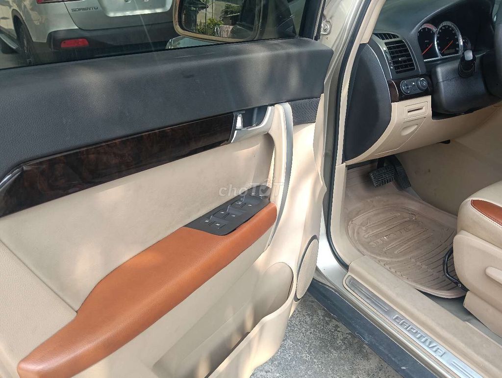 Chevrolet Captiva Vàng cát 7 chỗ. Mua bán Ô tô tại Thành phố Dĩ An Bình Dương được đăng bởi Trieu Nguyen hình 3