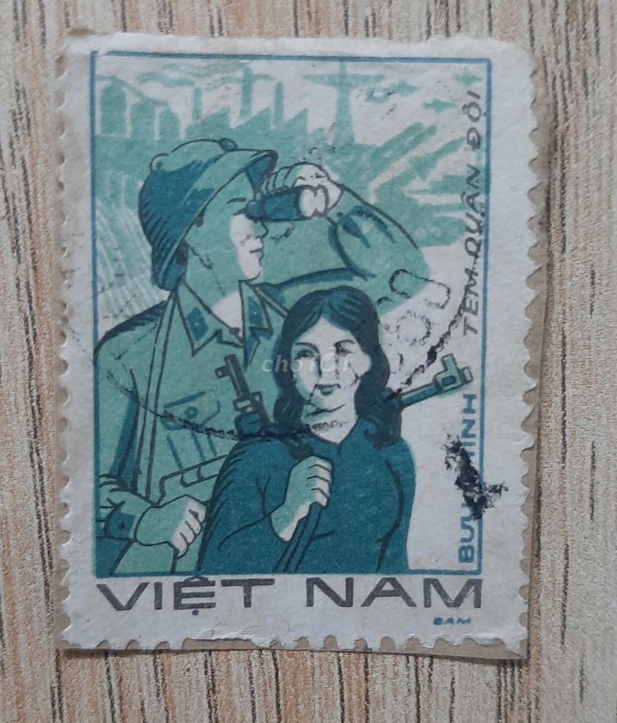 Tem Xưa (Tem Quân Đội); Họa Tiết Nam Nữ Quân Nhân.