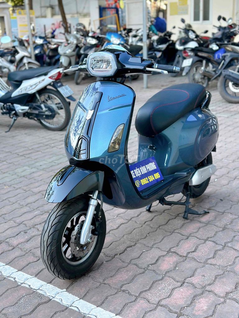 Электроскутер Vespa квадратная фара синий gtdd