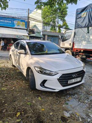 Hyundai Elantra 2018 2.0 AT Trắng