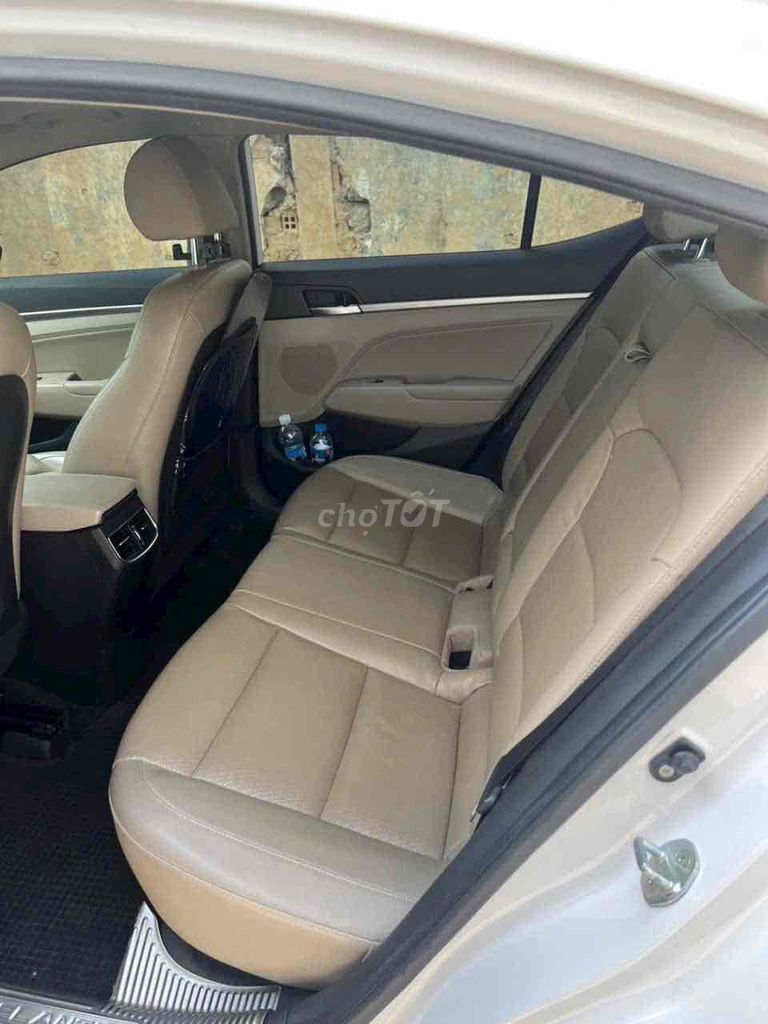 HUYNDAI ELANTRA Trắng 2019 mới odo hơn 6 vạn km. Mua bán Ô tô tại Quận 1 Tp Hồ Chí Minh được đăng bởi Nguyên hình 4