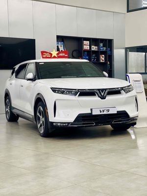 VinFast VF9 Eco Trắng - Sẵn xe giao ngay