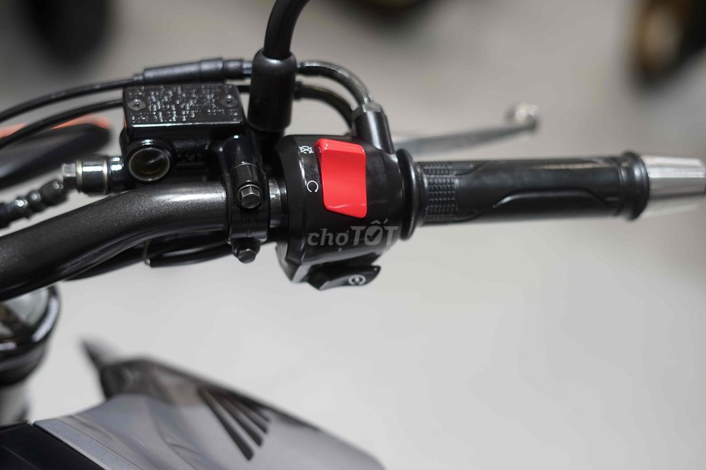 Honda CB300R Bạc 10000 km. Mua bán Xe máy tại Quận 12 Tp Hồ Chí Minh được đăng bởi Thiên Tài hình 9