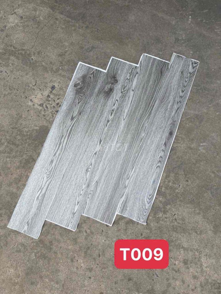 Sàn nhựa vân gỗ 2mm sẵn keo. Mua bán Nội thất, đồ gia dụng khác tại Quận Thanh Khê Đà Nẵng được đăng bởi Văn Trường  hình 1