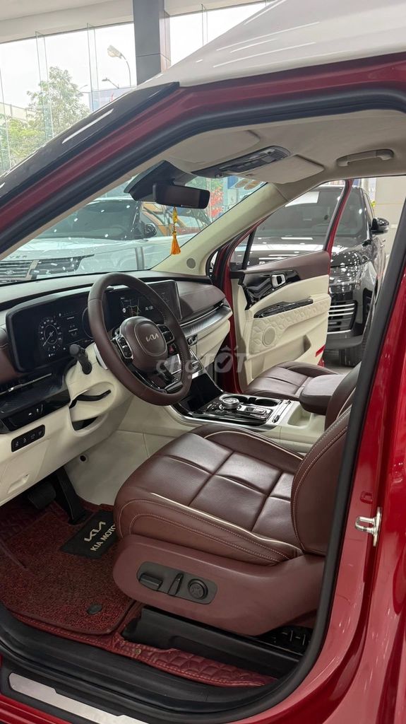 Kia Carnival Royal VIP 2023 Đỏ trắng. Mua bán Ô tô tại Quận 1 Tp Hồ Chí Minh được đăng bởi Mr Hợi  hình 8